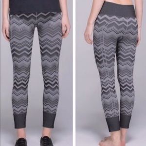 Lululemon Black & Gray Ebb To Street Pant Chevron Seamless Activewear Bottoms